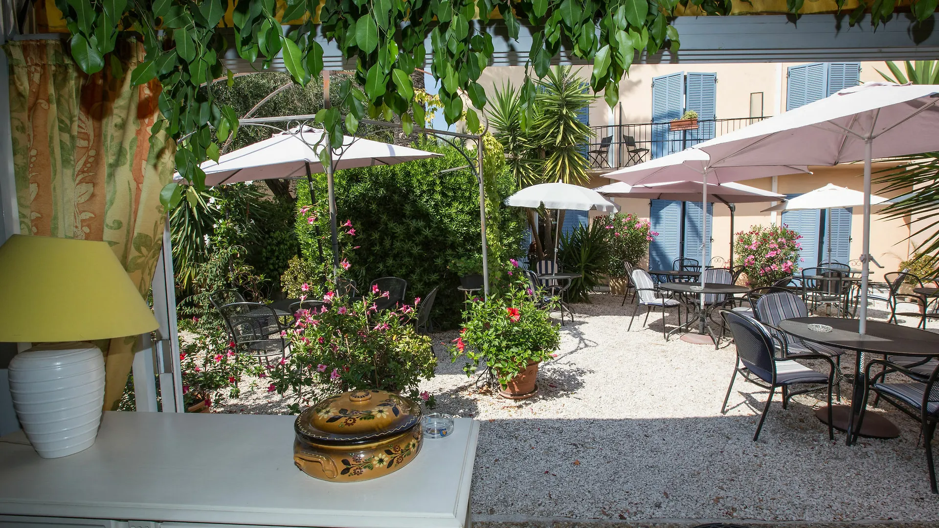Hotel L'Olivier - Piscine & Parking Cannes