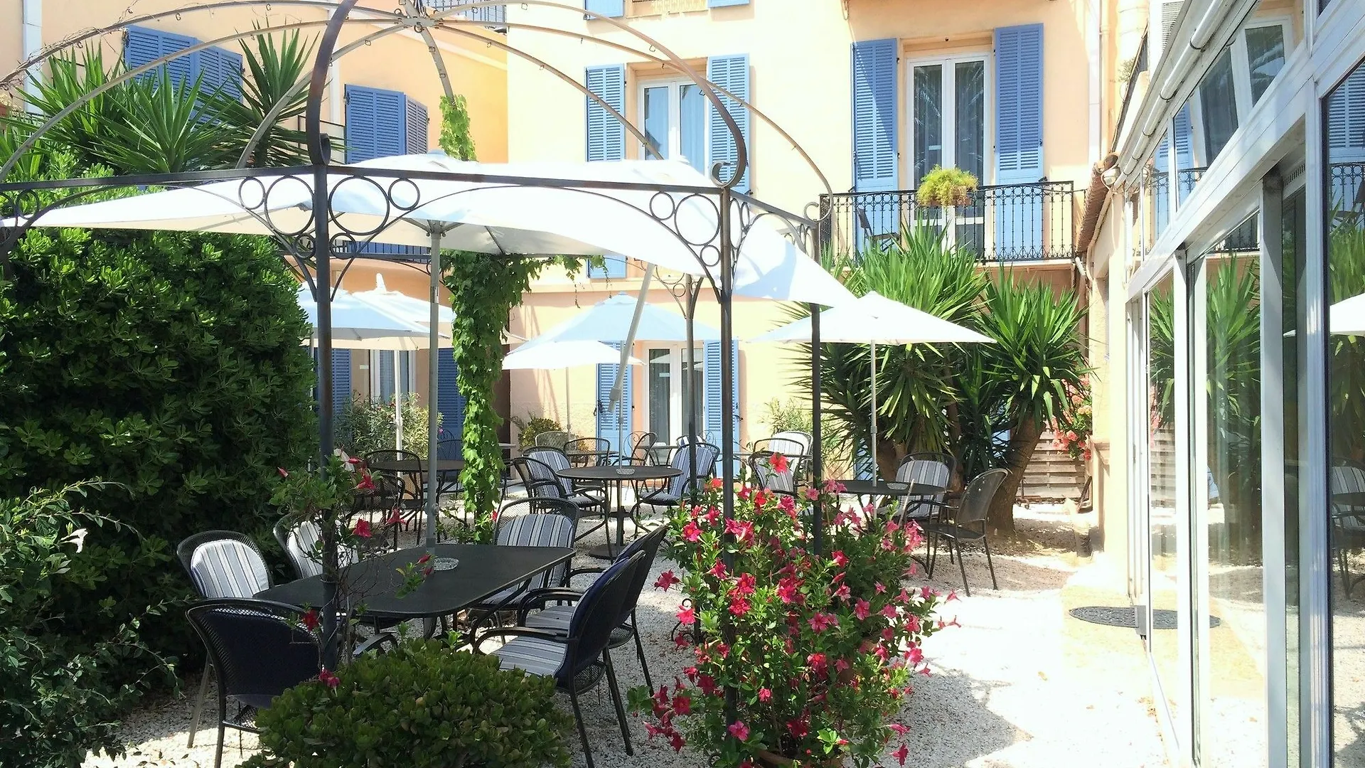 ***  Hotel L'Olivier - Piscine & Parking Cannes France