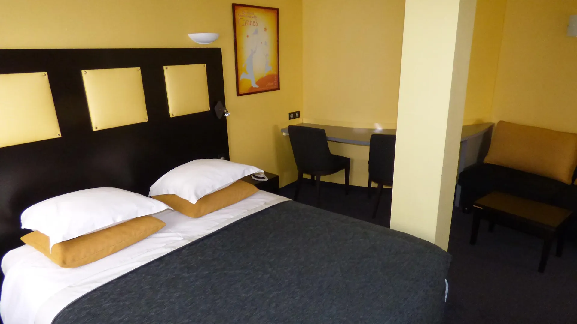Hotel L'Olivier - Piscine & Parking Cannes 3*,  France