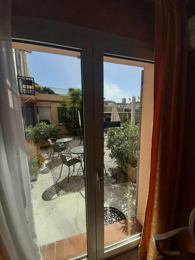 Hotel L'Olivier - Piscine & Parking Cannes 3*,  France