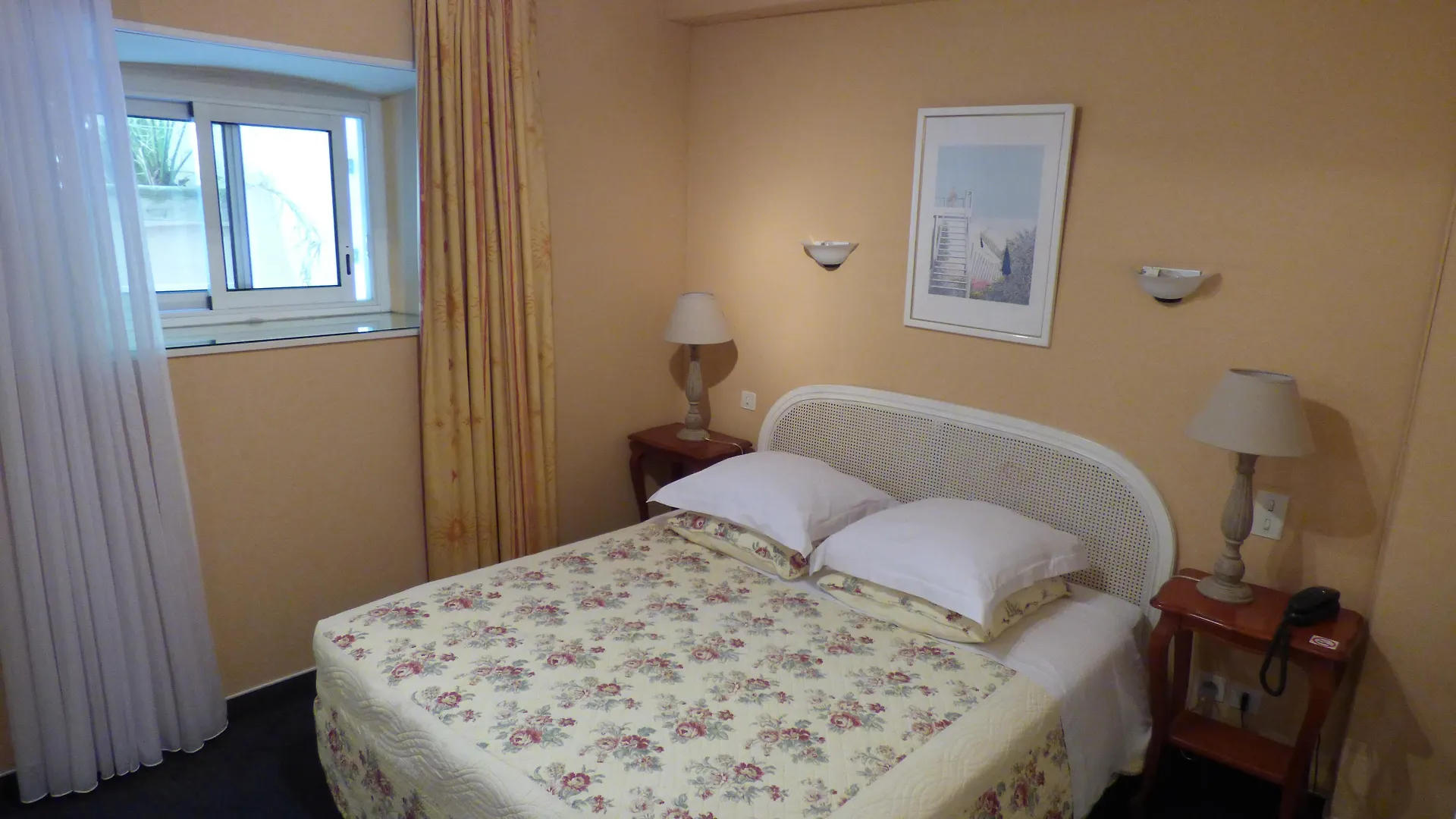 Hotel L'Olivier - Piscine & Parking Cannes France