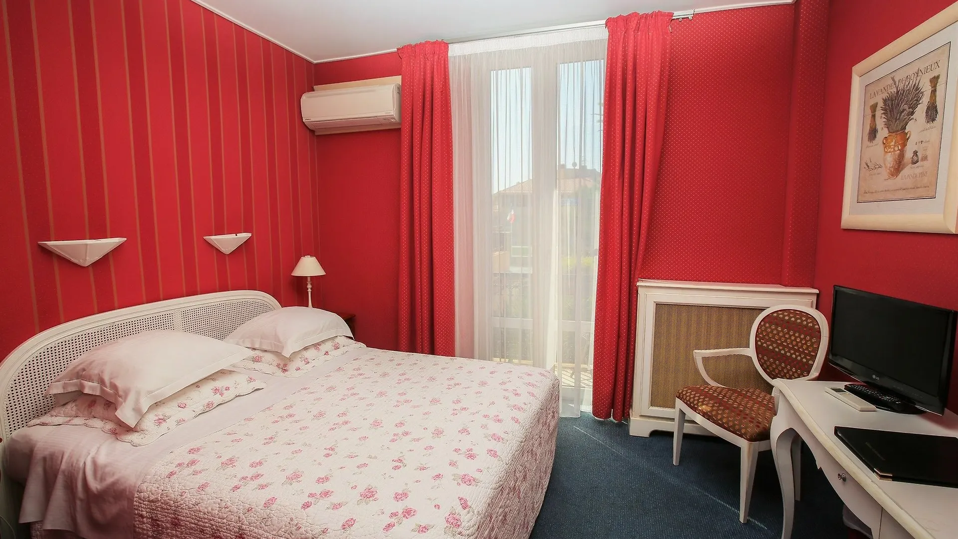 Hotel L'Olivier - Piscine & Parking Cannes 3*,  France