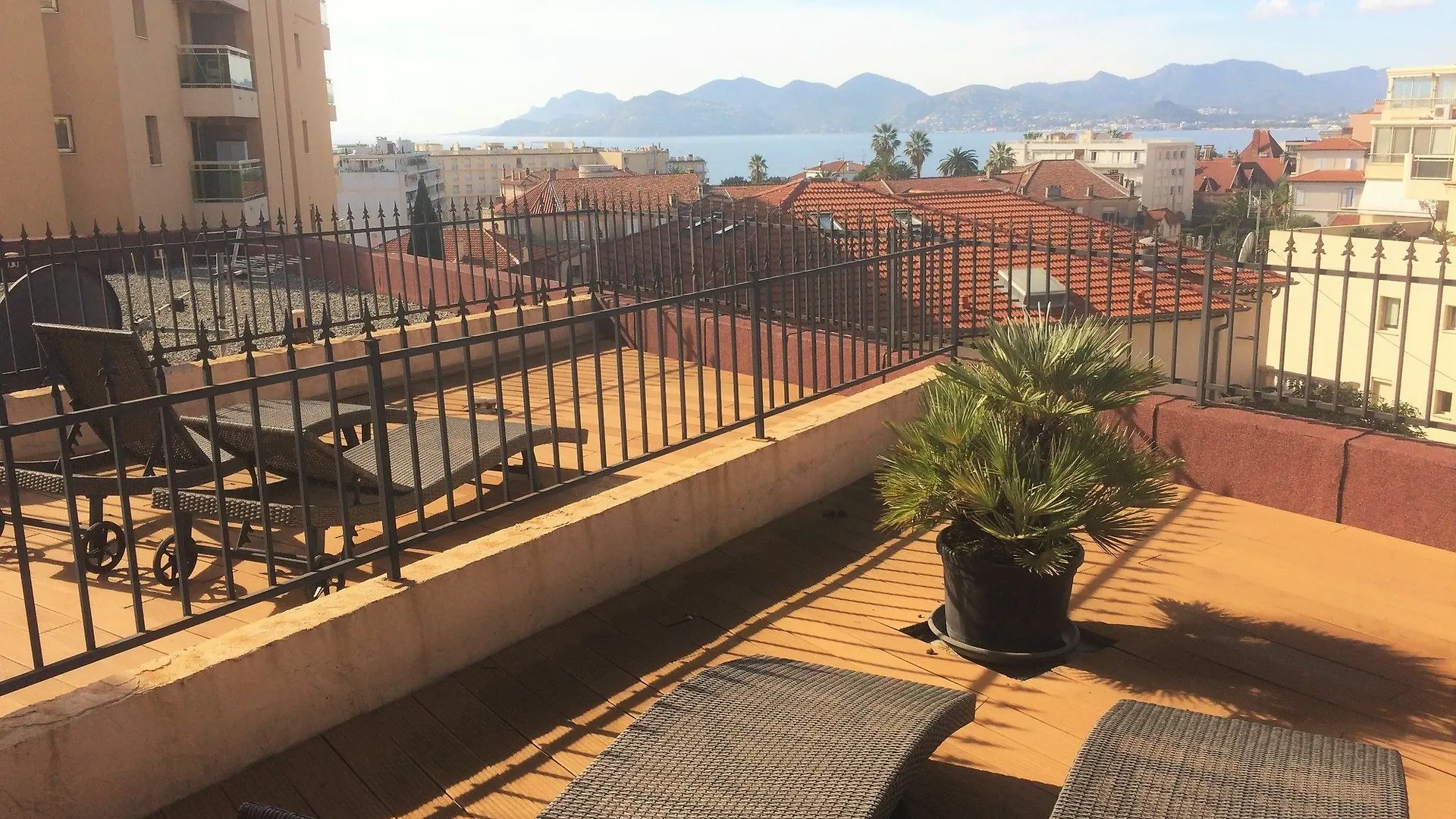 Hotel L'Olivier - Piscine & Parking Cannes 3*,
