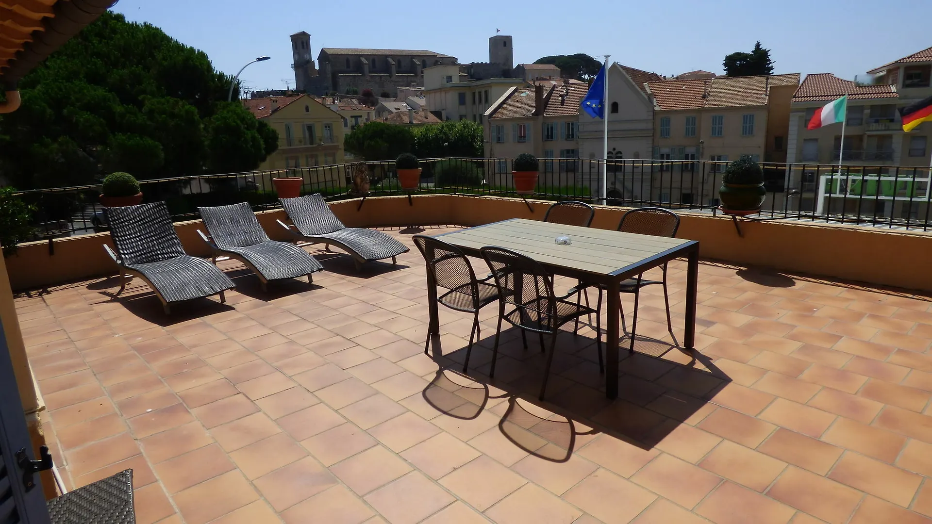 Hotel L'Olivier - Piscine & Parking Cannes 3*,  France