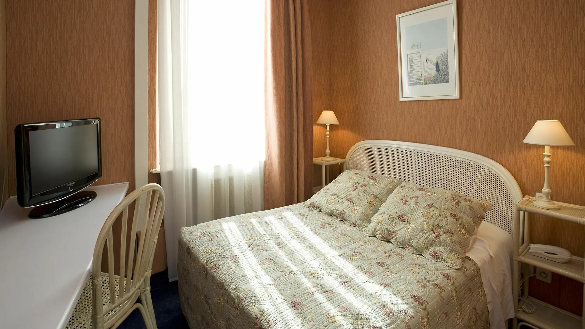 Hotel L'Olivier - Piscine & Parking Cannes