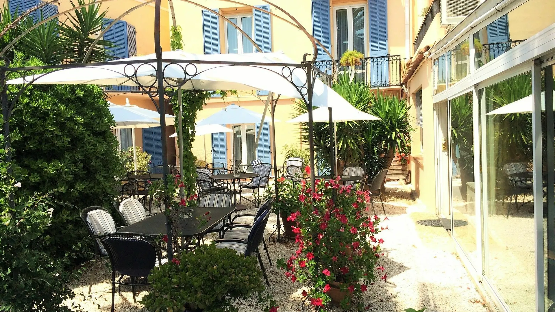 Hotel L'Olivier - Piscine & Parking Cannes