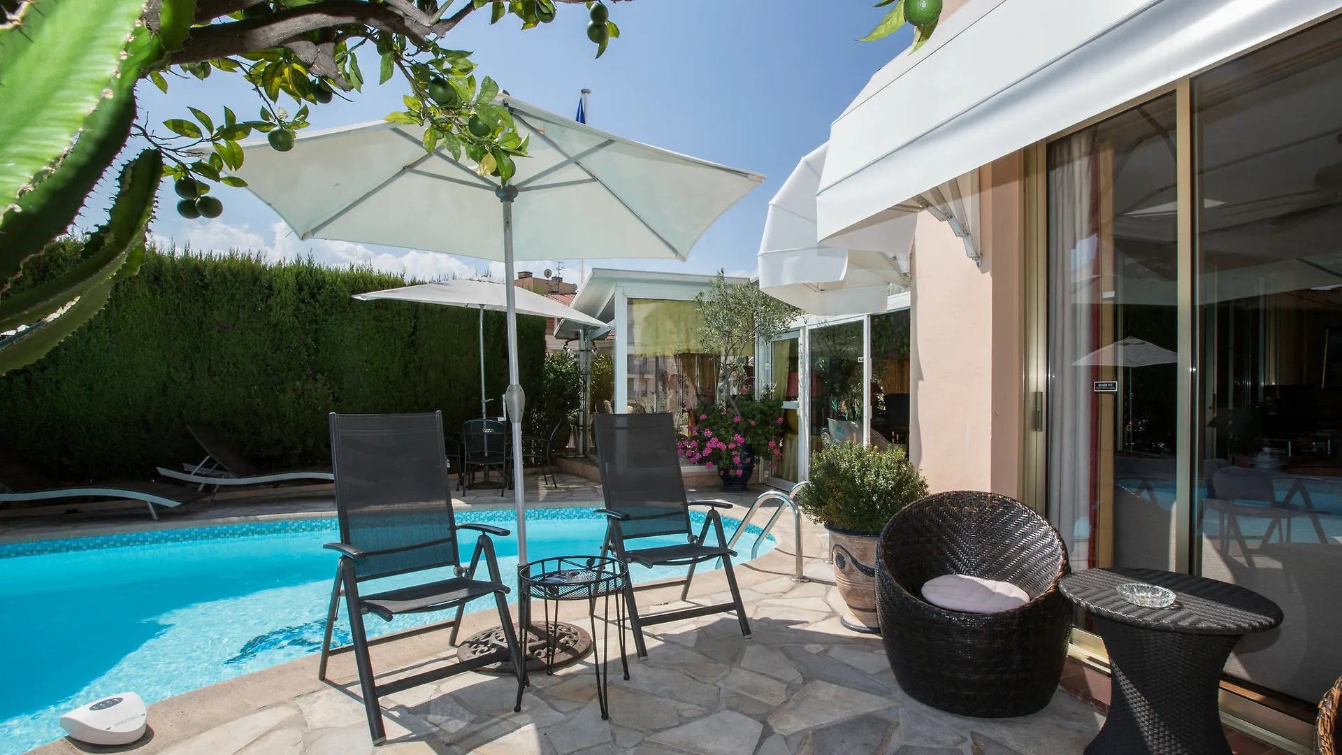 ***  Hotel L'Olivier - Piscine & Parking Cannes France