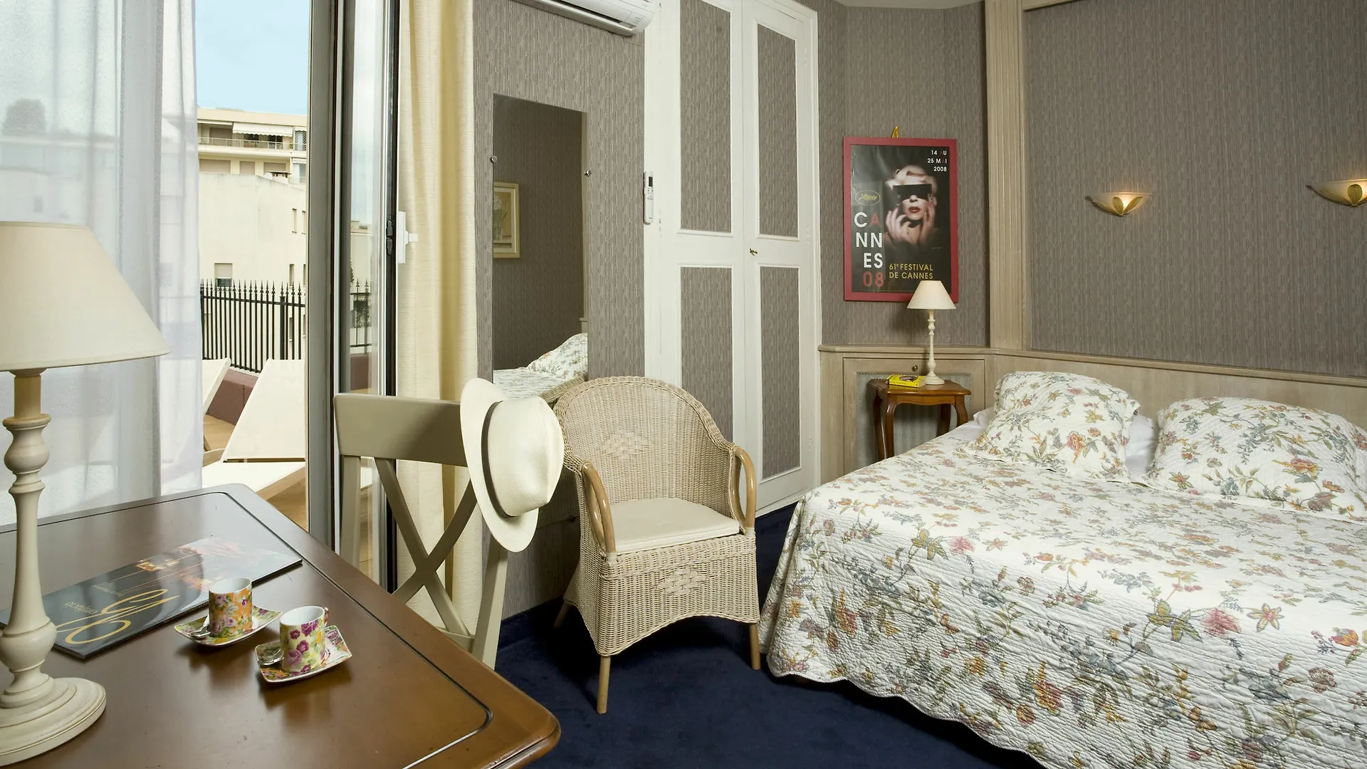 Hotel L'Olivier - Piscine & Parking Cannes 3*,
