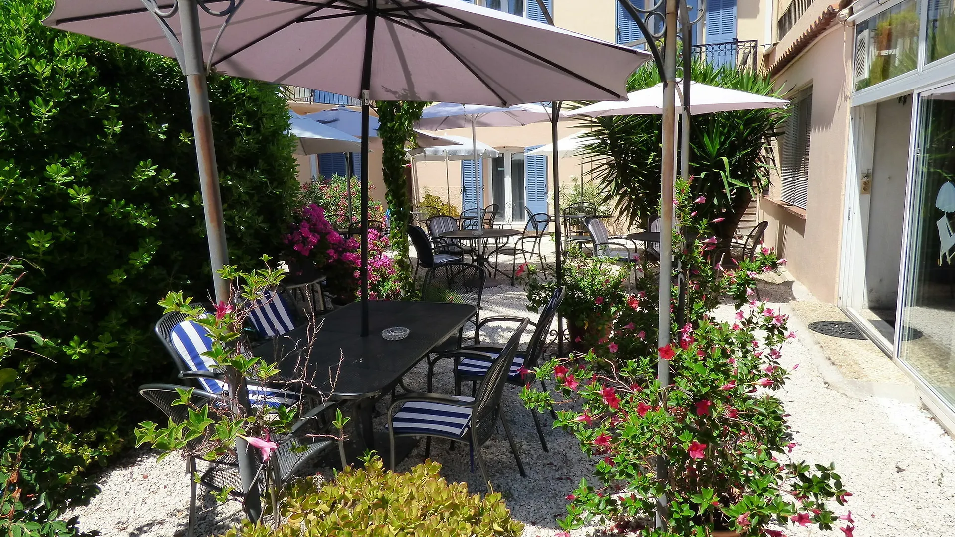 Hotel L'Olivier - Piscine & Parking Cannes