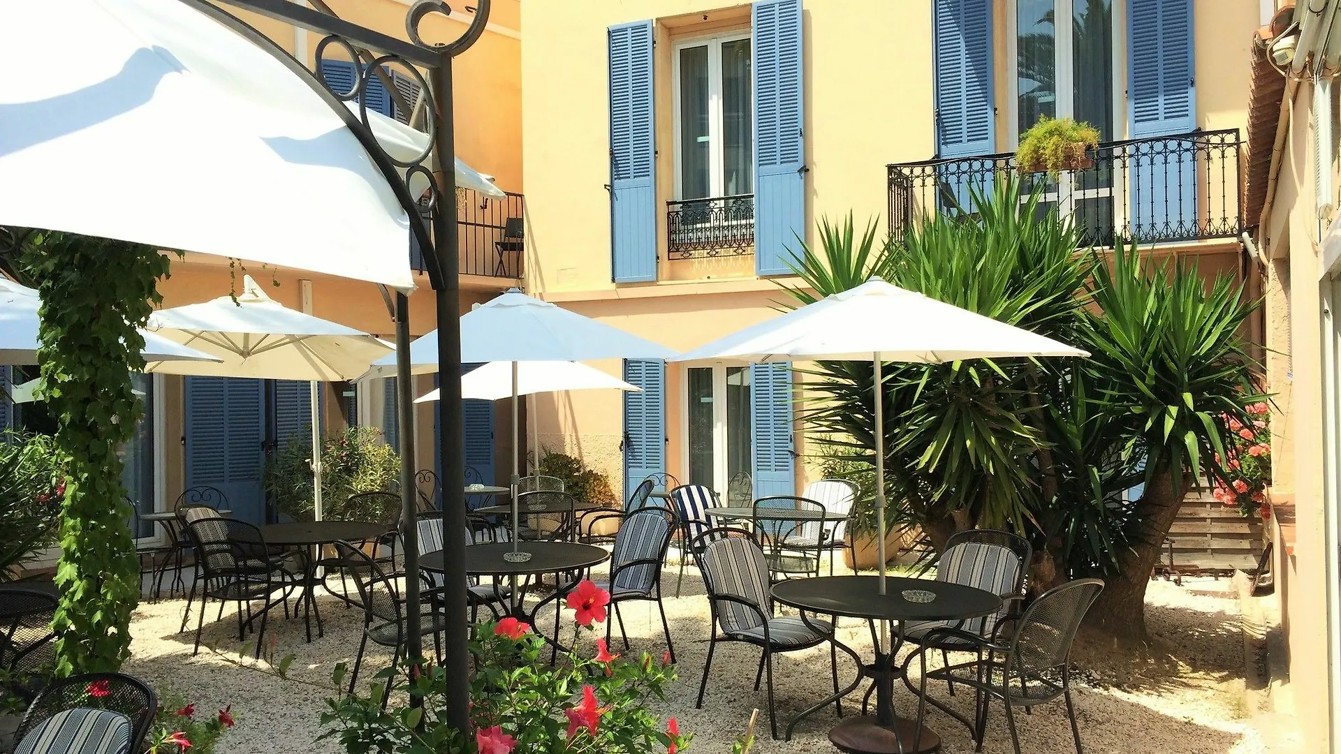 Hotel L'Olivier - Piscine & Parking Cannes 3*,  France