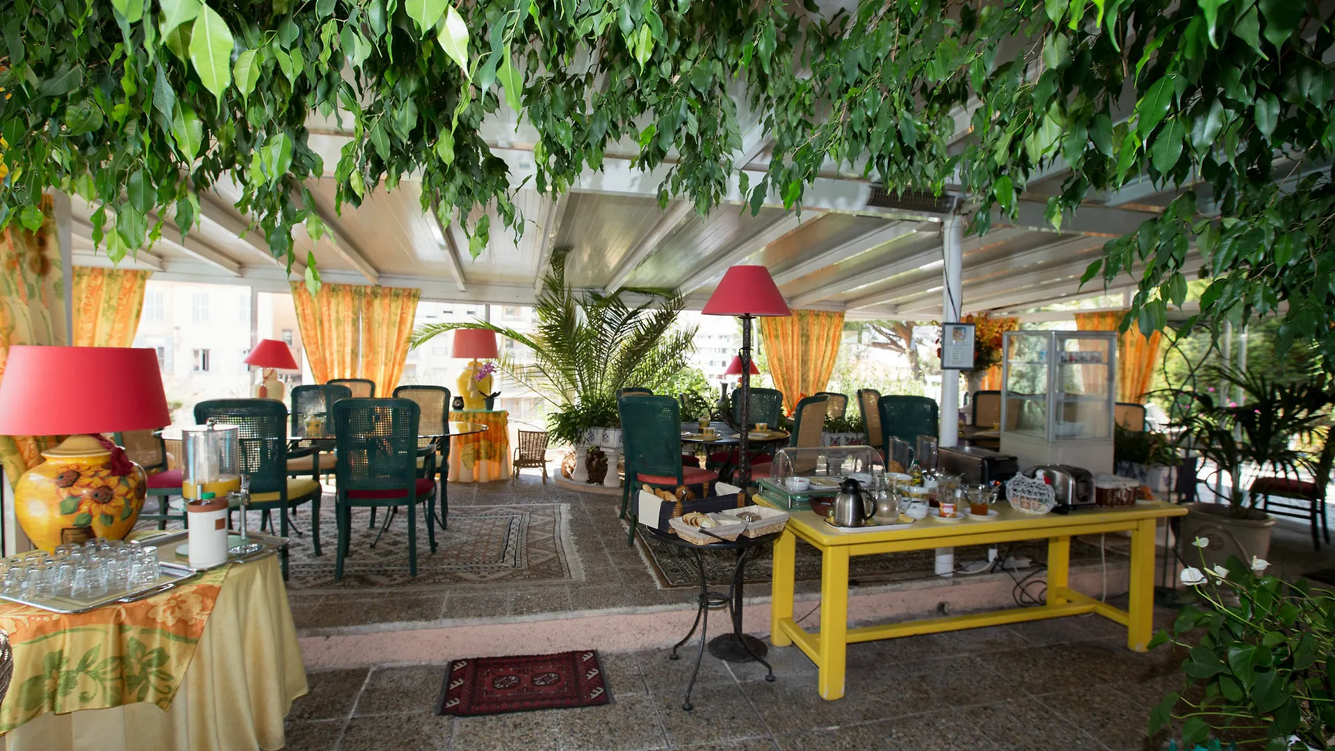 Hotel L'Olivier - Piscine & Parking Cannes