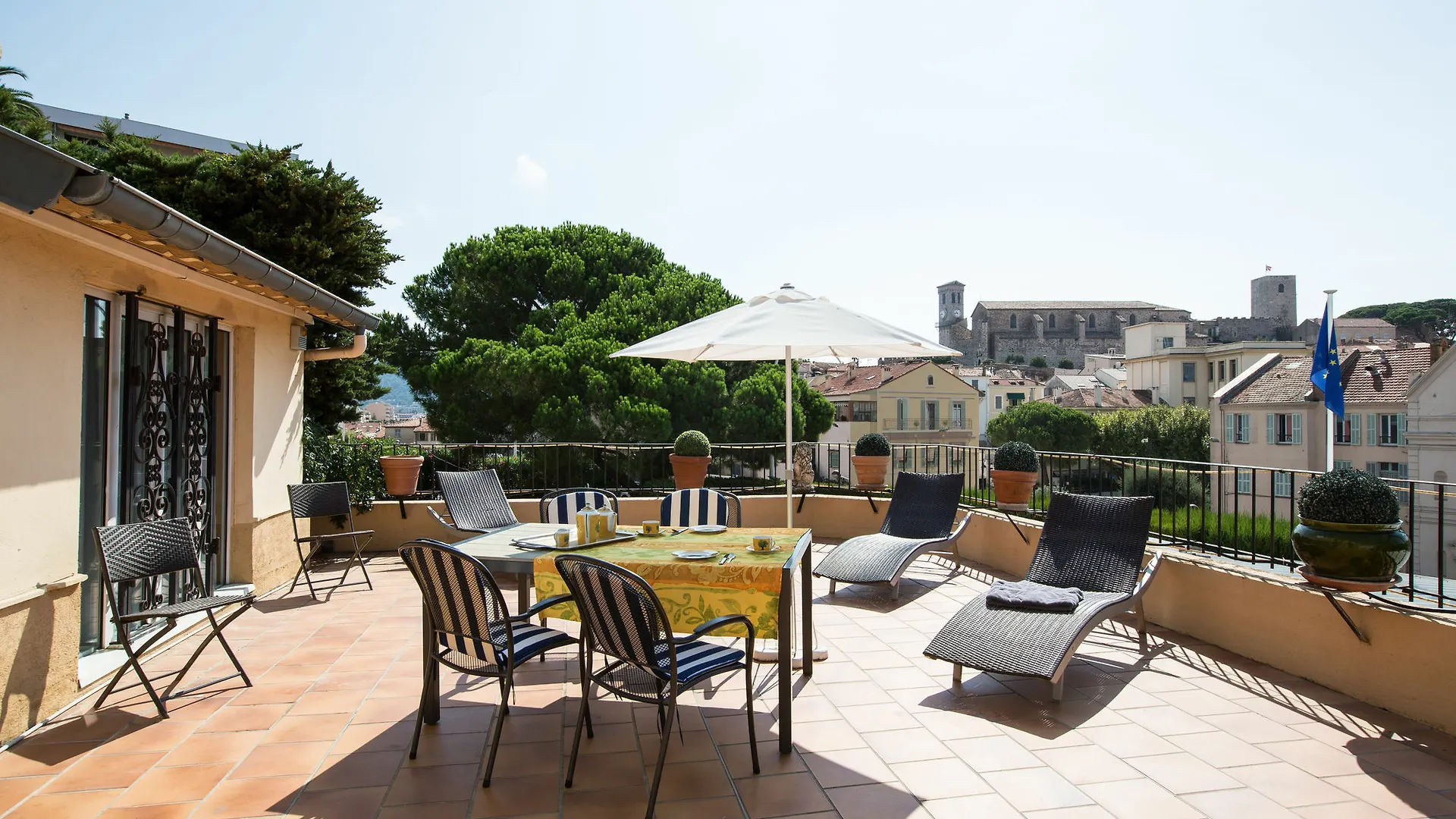 Hotel L'Olivier - Piscine & Parking Cannes