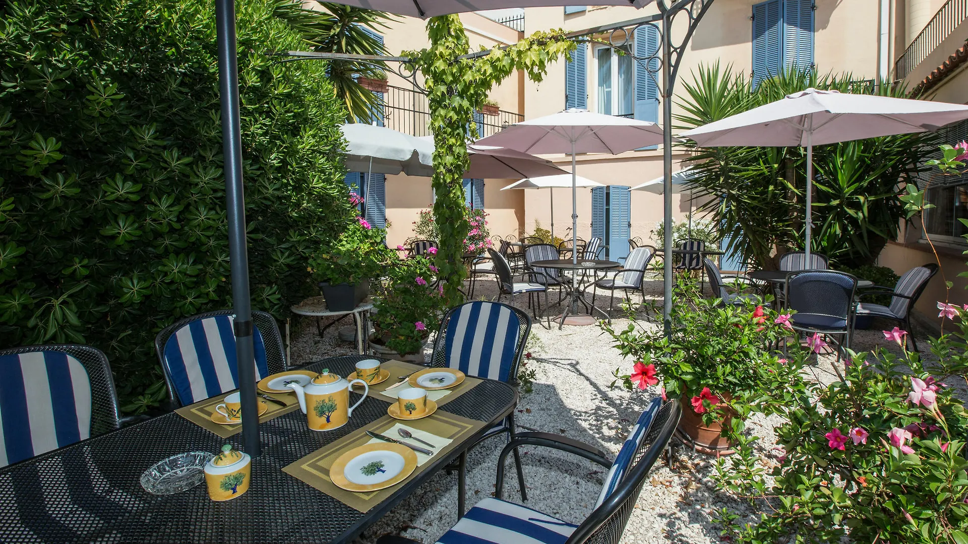Hotel L'Olivier - Piscine & Parking Cannes France