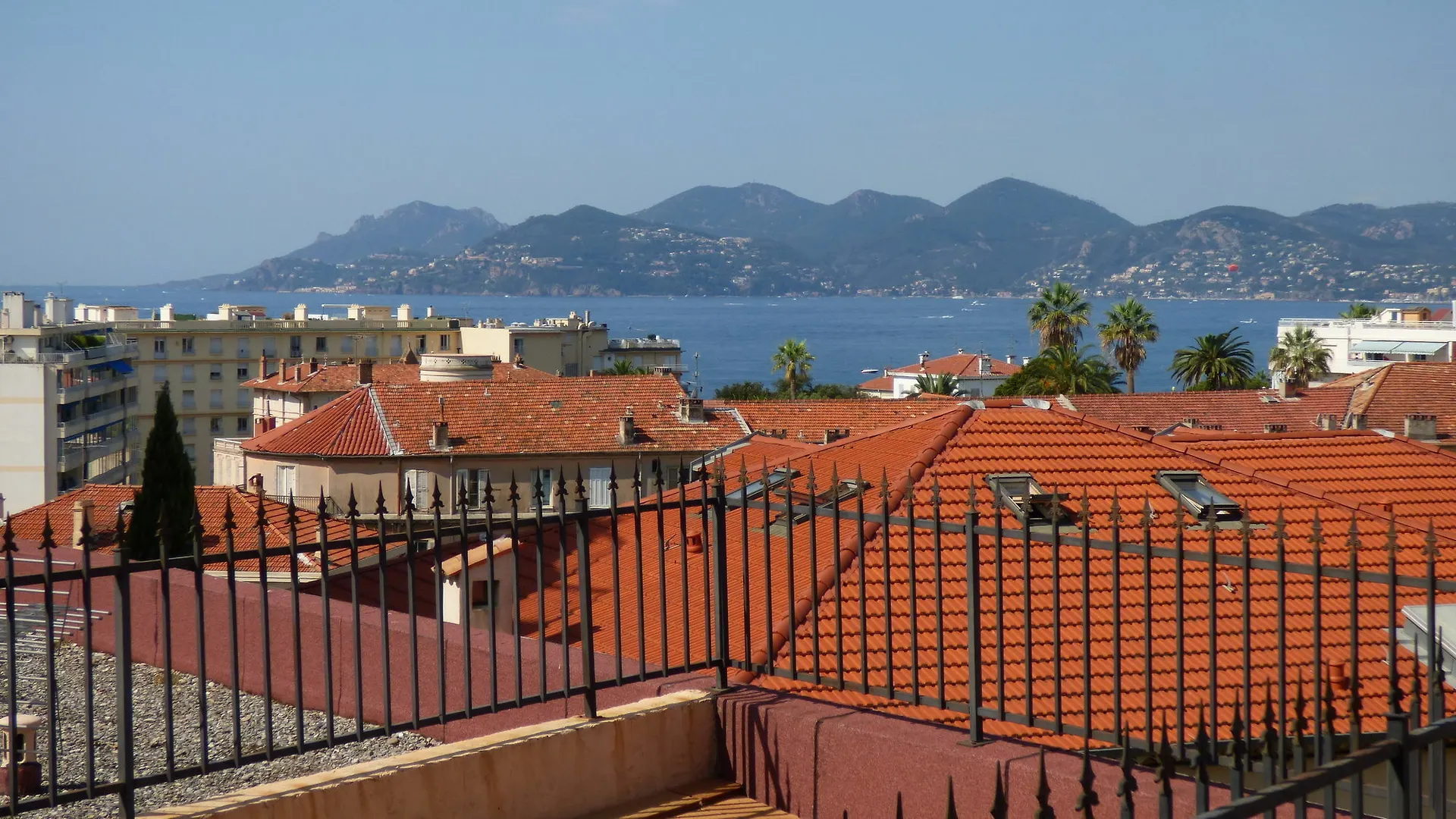 Hotel L'Olivier - Piscine & Parking Cannes 3*,